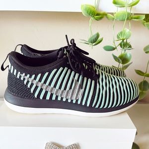 Nike Roshie ll Sneaker • Size Women’s 7
